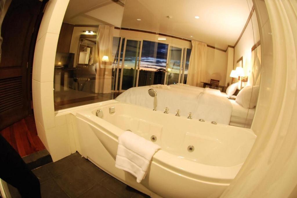River City Hotel Mukdahan Exterior foto